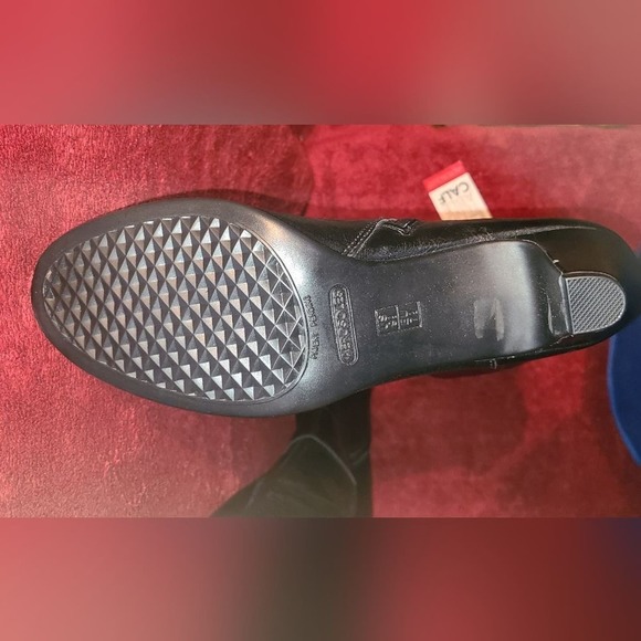 Aerosoles Black Leather Expandable Calf heeled boots size 9.5 - Picture 4 of 8